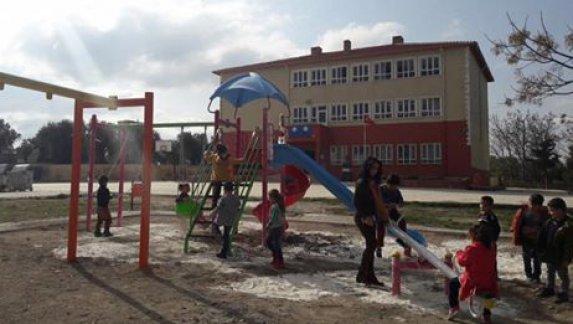 Hacıpaşa,Ziyaret, Mayadalı ve Karbeyaz mahallelerimizdeki Okullara Oyun parkı müjdesi...