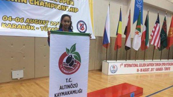 Türkiye Açık Kyokushın Şampiyonasında Altınözü Yârseli İmam Hatip Ortaokulu öğrencisi Emine KORKMAZ Milli Sporcu unvanını almaya hak kazandı